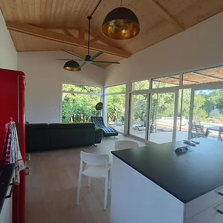 Light Filled Contemporary With Pool Mejannes-le-Clap
