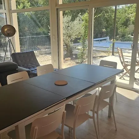 Contemporaine, Piscine Et Baies Vitrées Plein Sud
