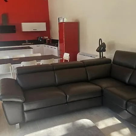 Contemporaine, Piscine Et Baies Vitrées Plein Sud *